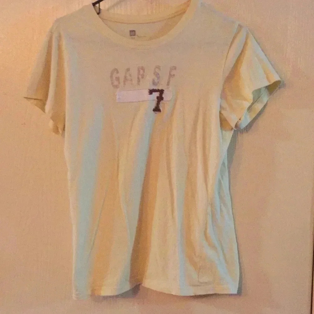 Gap Tshirt